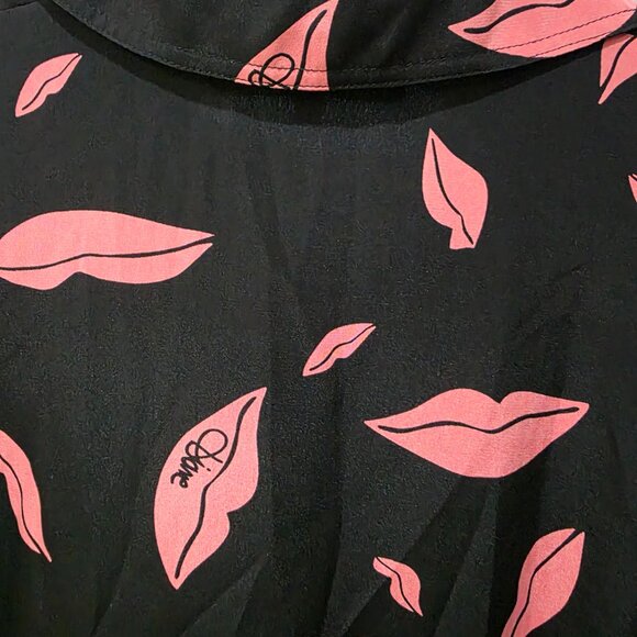 Diane von Furstenberg Silk Blouse Womens 6 Black Pink Lips Print Button Down Top - Picture 8 of 10
